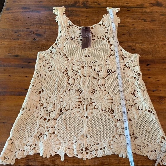 Moon Collection Cream Crochet Tank Top - Picture 4 of 5